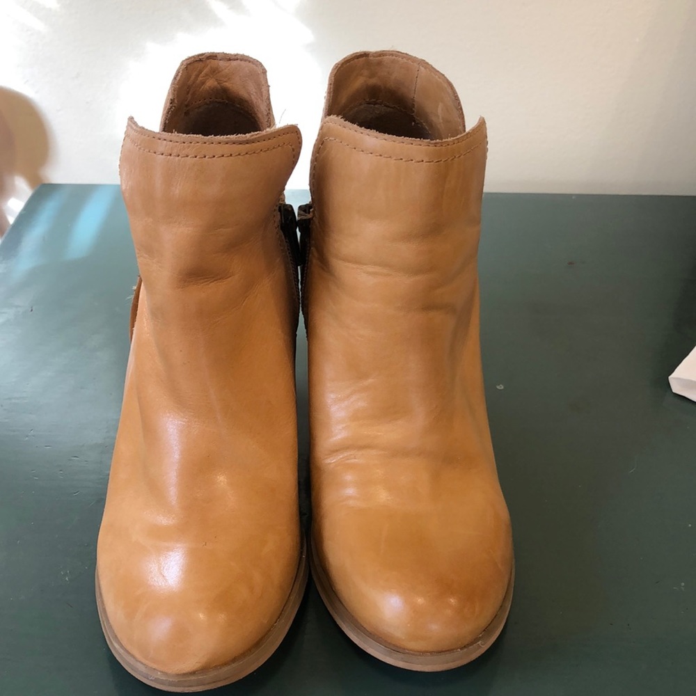 Kenneth Cole Reaction Tan Leather Ankle Boots